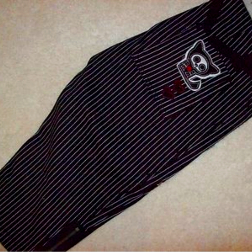 Tripp NYC skelanimals pinstripe embroidered patch low rise capri long shorts
